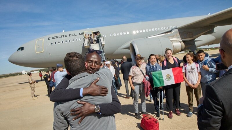 صد ها شهروند امریکا توسط پروازه های مخصوص از سودان بیرون کشیده شدند