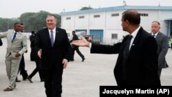 INDIA - Secretary of State Mike Pompeo says goodbye as he boards his plane in New Delhi, June 27,2019