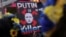 Во время акции «Стоп геноциду народа Украины» против вторжения России в Украину. На плакате надпись на английском: «Путин – убийца». Нью-Йорк, США, 9 апреля 2022 года