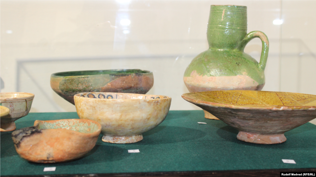 Керамічні вироби XII-XV століть, знайдені під час розкопок на території Судака (1965-1974 рр.)