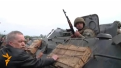 Юго-восток Украины. Местные жители пытаются блокировать военных