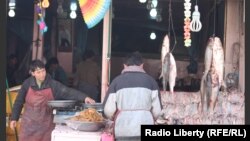 آرشیف- یک ماهی پزی در شهر کابل
