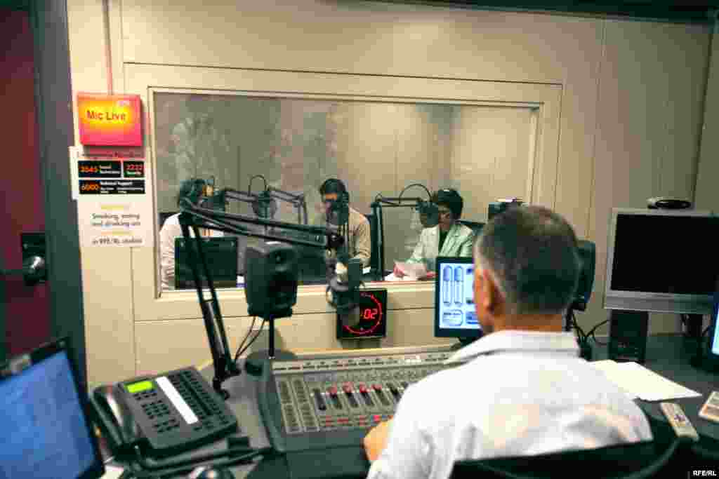 The first broadcast of Radio Mashaal, RFE/RL's Pashto-language service to the Afghan-Pakistan border region-January 2010