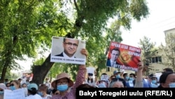 Митинг перед зданием Посольства Турции с требованием найти Орхана Инанды. 