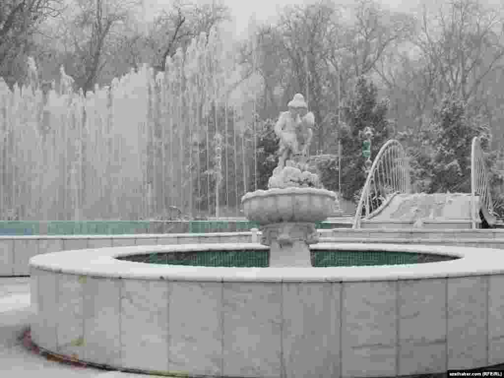 Aşgabatda gar ýagdy