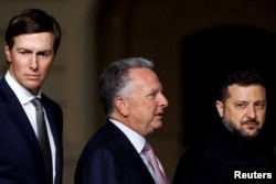Зліва направо: зять президента США Дональда Трампа Джаред Кушнер, спеціальний посланник США Стів Віткофф та президент України Володимир Зеленський. Київ, 6 вересня 2026 року
