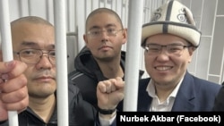 Эрмек Эрматов, Кадырбек Атамбаев жана Темирлан Султанбеков. 15-январь, 2026-жыл. Биринчи май райондук соту. 