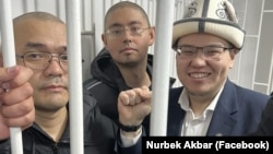 Эрмек Эрматов, Кадырбек Атамбаев жана Темирлан Султанбеков. 15-январь, 2026-жыл. Биринчи май райондук соту.