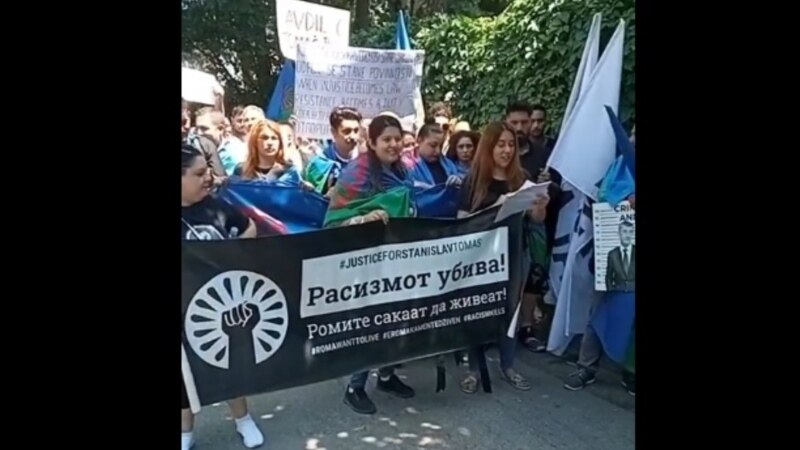 Протест поради убиство на Ром пред Чешката амбасада во Скопје