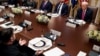 Президент США Дональд Трамп зустрівся з президентом України Володимиром Зеленським в кімнаті Кабінету міністрів Білого дому у Вашингтоні, 17 жовтня 2025 року