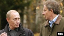 Британський прем’єр-міністр Тоні Блер був першим західним керівником, який відвідав Володимира Путіна у Петербурзі, коли той був виконувачем обов’язків президента Росії 11 березня 2000 року
