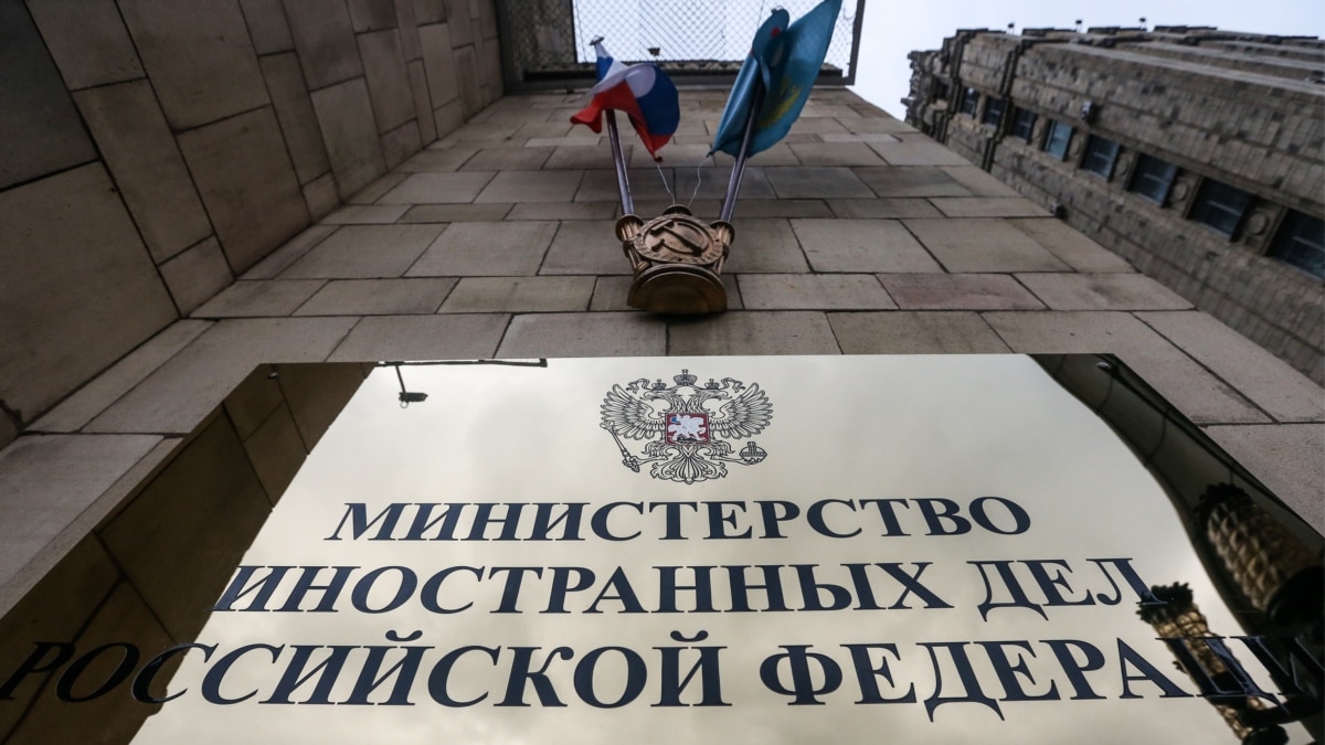 Деякі вислані з ЄС дипломати РФ, яких підозрюють у співпраці з спецслужбами, тепер працюють в Сербії – журналісти