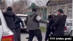 Мушташтын видеосунан алынган скриншот. 7-март, 2026-жыл.