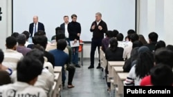 Радий Хабиров на встрече со студентами из Индии. Уфа, 9 февраля 2026 года