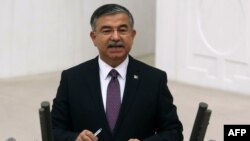 Ismet Jilmaz, turski ministar odbrane
