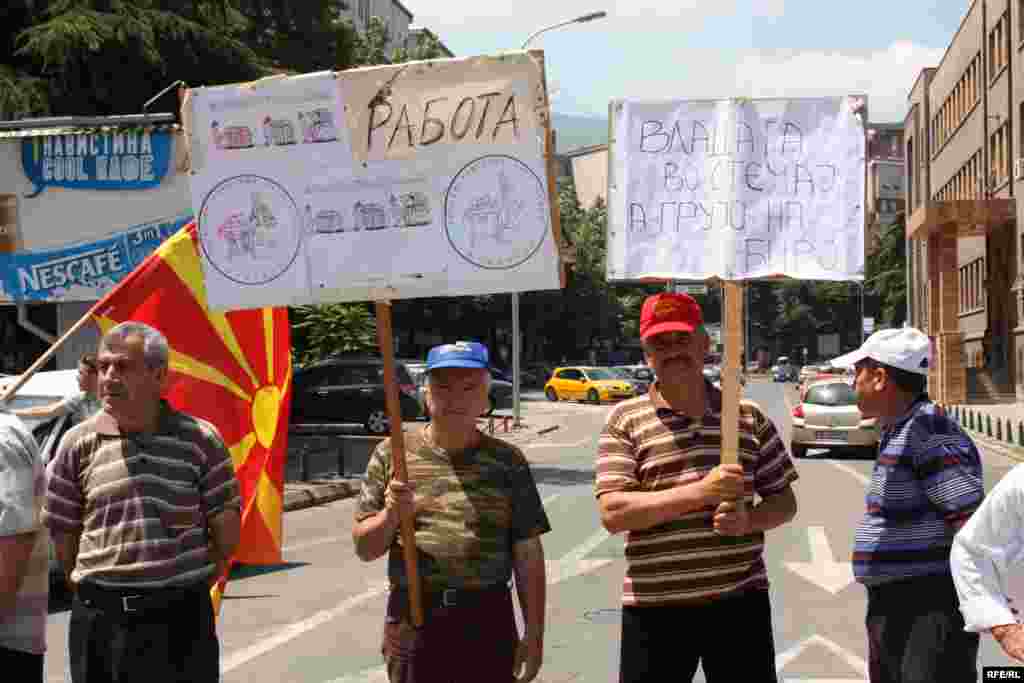 Скопје - Македонија, стечајците и натаму талкаат по улиците, барајки егзистенција - Протест на стечајците