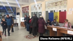 La o secţie de votare din Anenii Noi