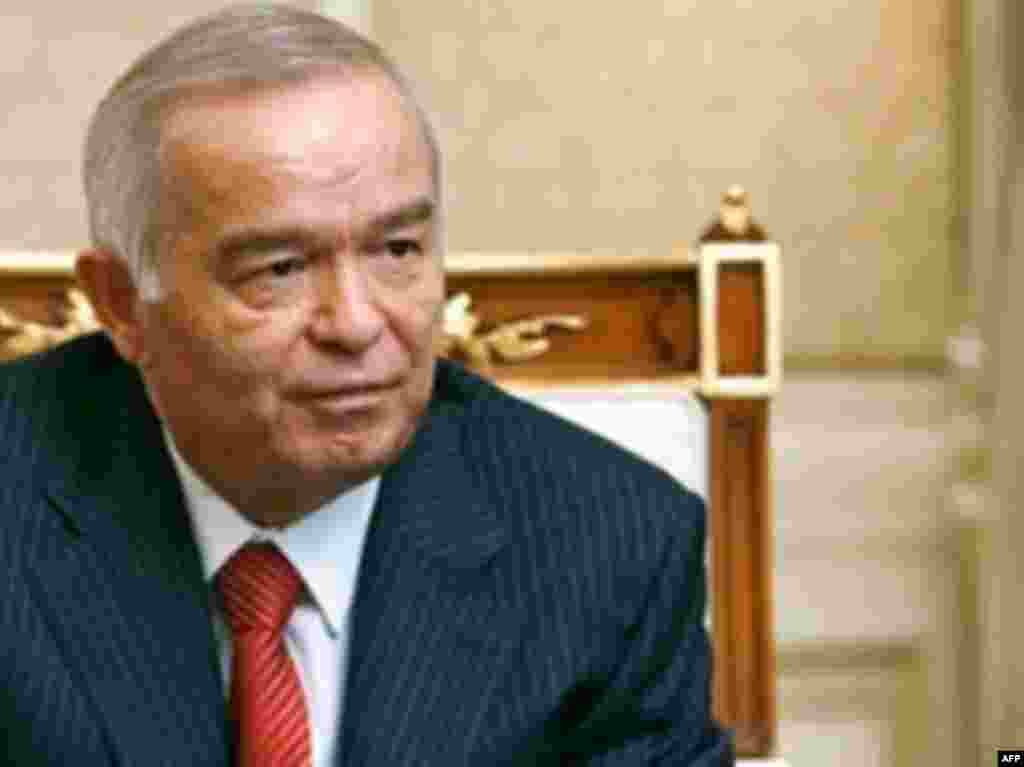 Uzbekistan -- Uzbek President Islam Karimov in Tashkent, 02Sep2008 - UZBEKISTAN, Tashkent : Uzbek President Islam Karimov meets with Russian Prime Minister in Tashkent on September 2, 2008.