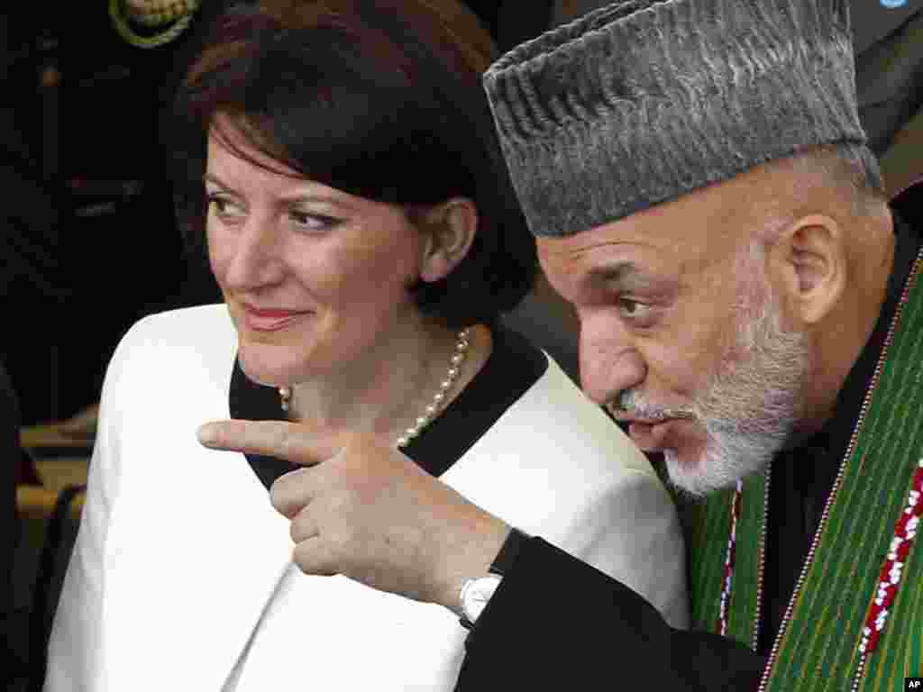Italija - Predsjednica Kosova, Atifete Jahjaga, susrela se u Rimu sa afganistanskim predsjednikom, Hamidom Karzaijem, 02.06.2011. Foto: AP / Andrew Medichini 