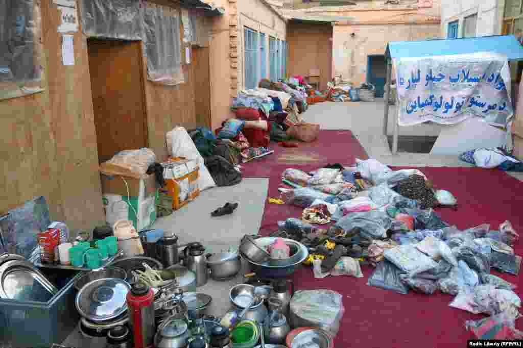 Afghanistan -- Aids from Kandahar Province for the victims of Argu village in Badakhshan,08May2014