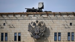 Самохідний зенітно-ракетний гарматний комплекс (ЗРГК ) «Панцир С1» на даху будівлі міноборони Росії. Москва, 17 квітня 2023 року