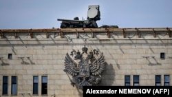 Ракетная система противовоздушной обороны "Панцирь-С-1" на крыше здания штаб-квартиры Министерства обороны России в Москве, 5 мая 2026 года