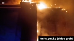 Жатаканадагы өрттү өчүрүү учуру. Бишкек. 2-январь, 2026-жыл.