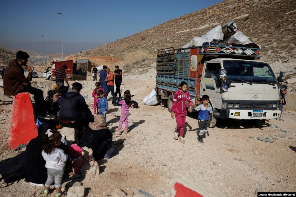 Luftimet në Liban kanë detyruar mbi 1.2 milion njerëz të largohen nga shtëpitë e tyre, shumica e tyre kanë ikur në Bejrut dhe në pjesë të tjera në veri të shtetit gjatë tri javëve të fundit, që kur janë përshkallëzuar luftimet.