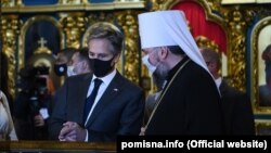 انتونی بلینکن (چپ) وزیر خارجۀ امریکا در جریان سفر به کییف