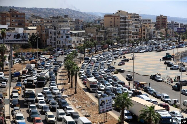 Libanezët duke ikur me automjete nga fshatrat e Libanit jugor pas bombardimeve izraelite, Sidon, Liban, 23 shtator 2024.