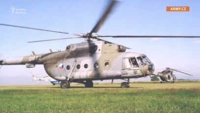 Yüksək rütbəli zabitlər bir helikopterdə... ekspert bunun qadağan olunmasını tələb edir Yüksək rütbəli zabitlər bir helikopterdə... ekspert bunun qadağan olunmasını tələb edir