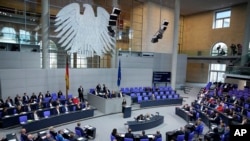 Cancelarul german Olaf Scholz și-a pierdut majoritatea în Bundestag mai ales din cauza neînțelegerilor interne din coaliție pe tema politicilor economice. 