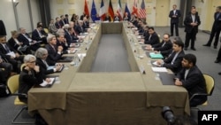 Представители Ирана и Евросоюза в ожидании начала переговоров по ядерной программе Тегерана. Лозанна, 30 марта 2015 года.