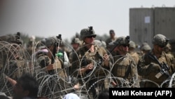 Американські солдати біля військової частини аеропорту Кабула, 20 серпня 2021 року