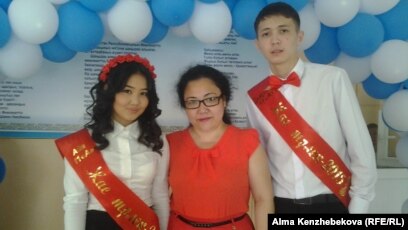 Жалаңаш Катя Лелдің иттік стильді сорып жатқан суреті. Чукотка секс