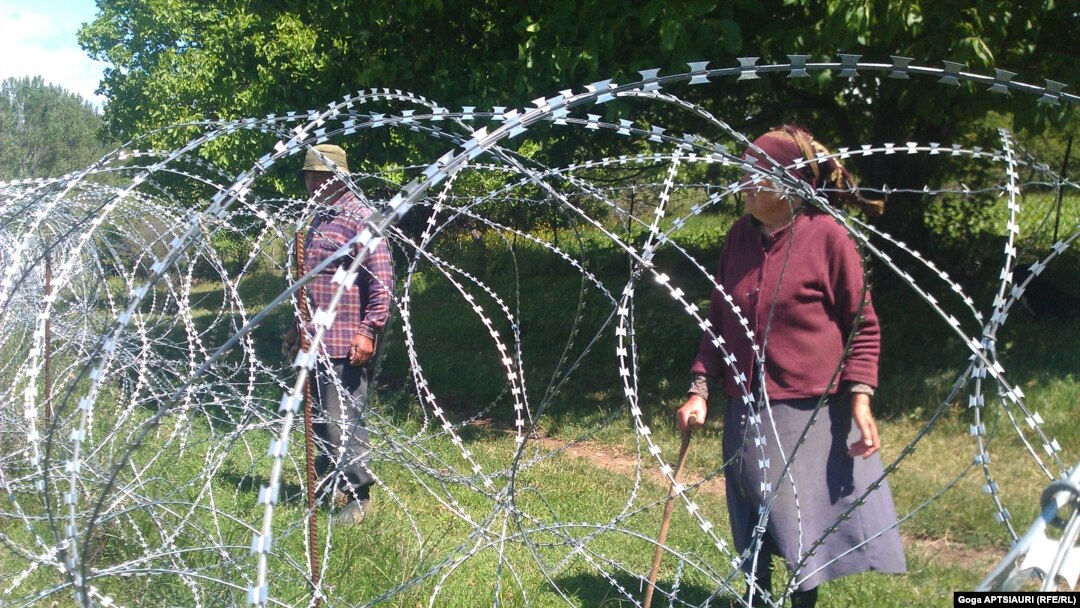 Генсек СЕ призывает Россию устранить задействованные вдоль административных линий препятствия, запреты и ограничения, которые ограничивают свободу передвижения