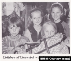 Паштоўка «Дзеці Чарнобылю». Выданьне канадыйскага Фонду дапамогі ахвярам Чарнобылю (Атава, 1993). Захоўваецца ў калекцыі БІНіМу (Нью-Ёрк)