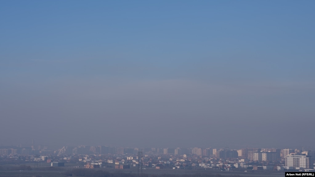 Sipas Organizatës Botërore të Shëndetësisë (OBSH), ndotja e ajrit nga industria dhe ndotja e ajrit në shtëpi janë shqetësime të mëdha shëndetësore në Kosovë.