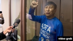 Марата Жыланбаева, марафонца и лидера незарегистрированной оппозиционной партии «Алға, Қазақстан!» в 2023 году приговорили к семи годам заключеня