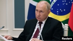  Președintele rus Vladimir Putin a semnat un decret, la 24 de ore de la dispariția șefului Wagner după un accident cu avionul privat, prin care le cere luptătorilor Wagner să-i jure credință. 