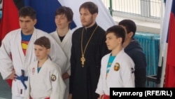 Протоиерей Александр со своими подопечными