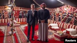 Secretarul de stat SUA, Antony Blinken, a vizitat Arabia Saudită, Iordania și Qatar înainte de a ajunge la Tel Aviv. Foto: Antony Blinken (s) s-a întâlnit pe 8 ianuarie cu prințul moștenitor al Arabiei Saudite, Mohammed bin Salman (d).