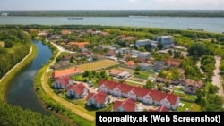 Комплекс у передмісті Братислави, де придбала будинок дружина Миронюка