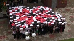 У Харкові 400 студентів утворили український орнамент (відео)