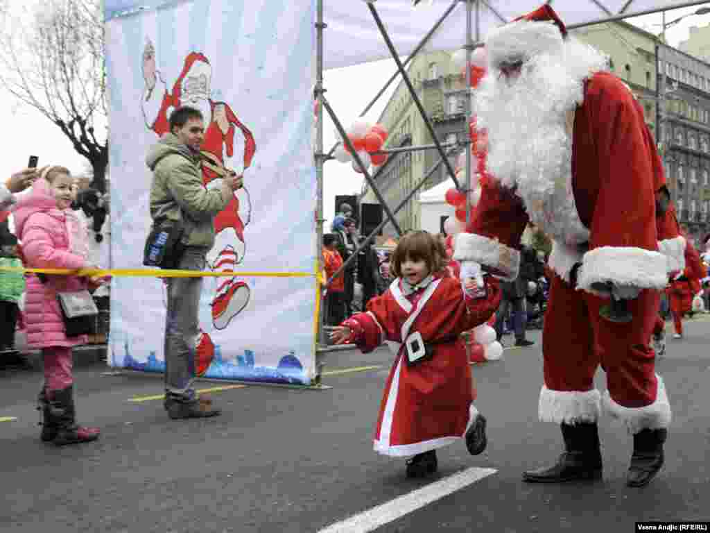 Trka Deda Mrazeva u centru Beograda 25. decembra