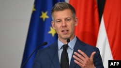 Peter Magyar la prima reuniune a noului grup parlamentar Tisza, pe 20 aprilie, la Budapesta. Tisza are majoritate constituțională în noul legislativ.