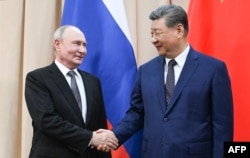 Очільник Росії Володимир Путін та голова Китаю Сі Цзіньпін під час зустрічі в кулуарах саміту Шанхайської організації співробітництва (ШОС) у Бішкеку. Киргистан, 31 серпня 2026 року