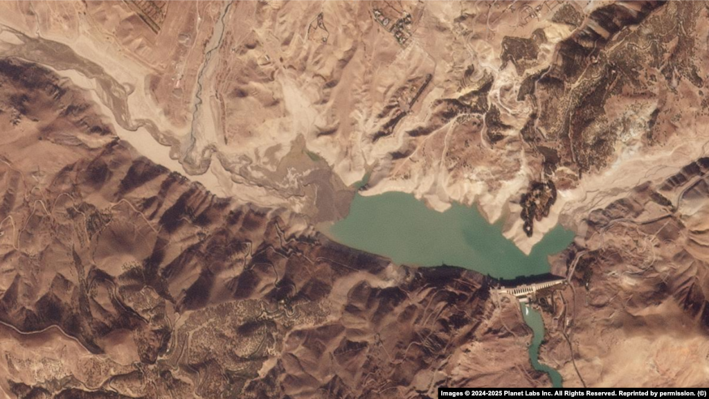 Latyan Lake: Located near the city of Lavasan, Latyan Lake provides vital water storage for Tehran and nearby urban areas, balancing demand in one of Iran's most densely populated regions.