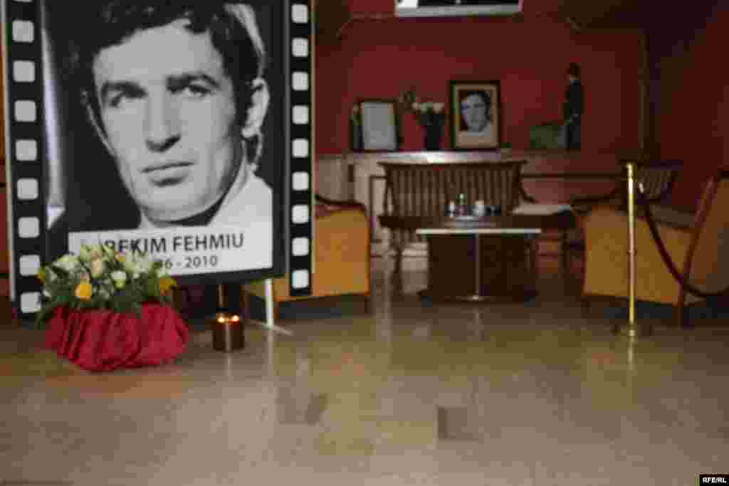 Kosovo - Pristina citizens do homage to the actor Bekim Fehmiu, 17Jun2010.