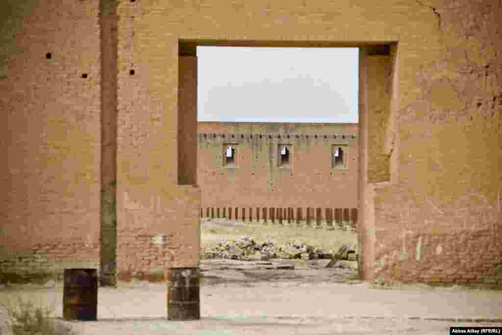 Spiralvari minarəsi ilə bu Böyük Samirə Məsçidi 848-852-ci illərdə xəlifə Mütəvəkkil tərəfindən tikilsə də ondan əvvəl buranın böyük meydan olduğu və Babəkin də burda edam edildiyi qeyd olunur.